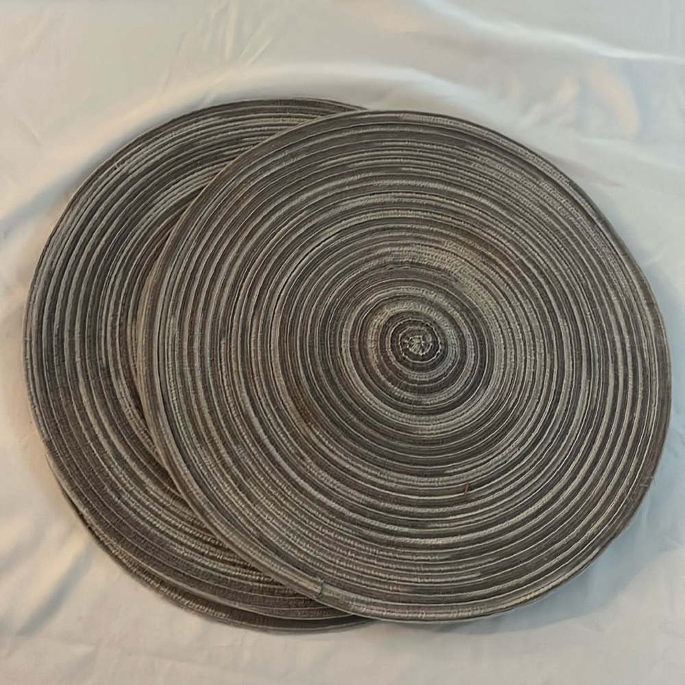 Round woven placemats
